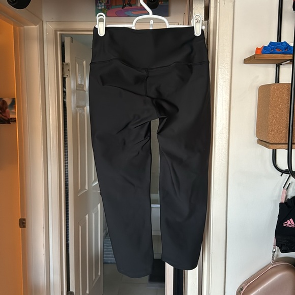 Woman’s Peloton Small Capri Leggings - Picture 2 of 12